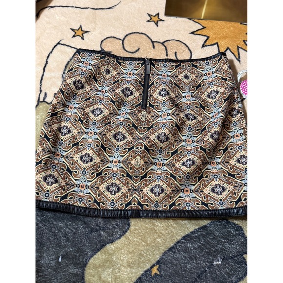 Reversible Tapestry Mini Skirt Faux Leather Trim Geometric Medallion ID 90163 - Picture 5 of 5